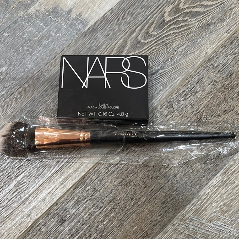 NARS Blush with a Makeup Brush - NEW - Picture 1 of 5